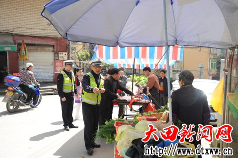 大田：集中整治校园周边违法占道摊点.jpg